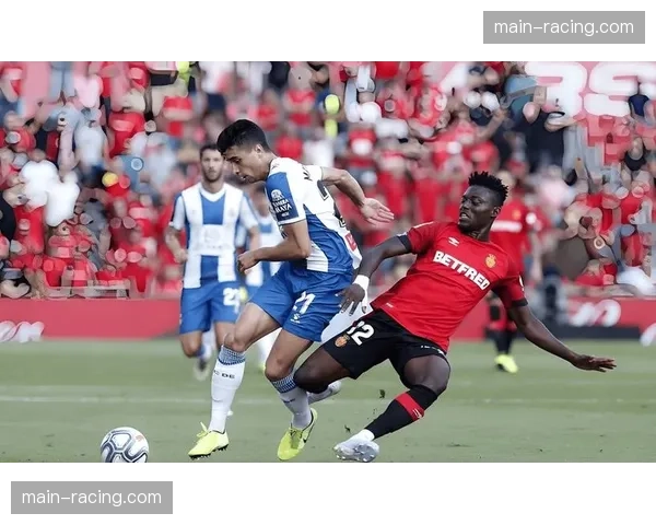 皇家贝蒂斯迎战西班牙人，佩莱格里尼中场部署成关键